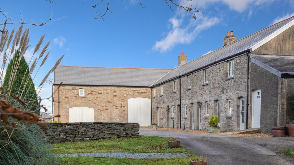 The Dairy With Hot Tub Apartment