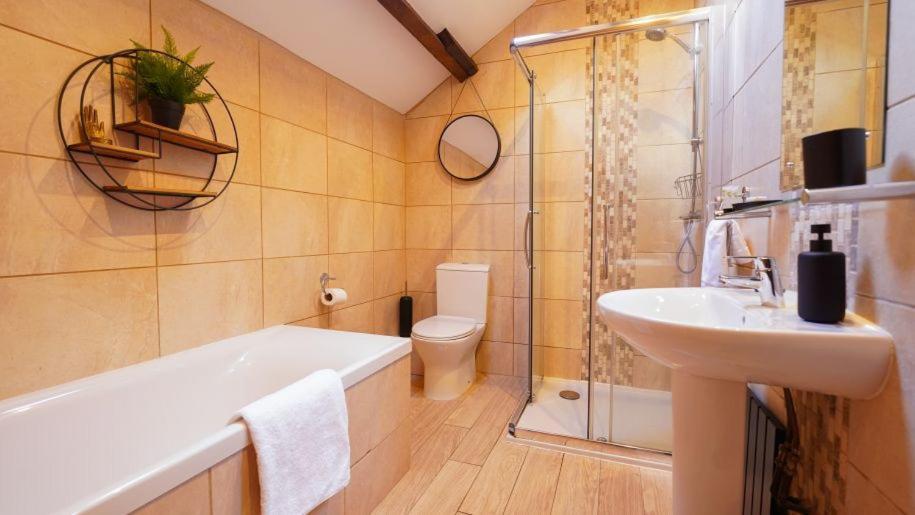 The Dairy With Hot Tub Swansea