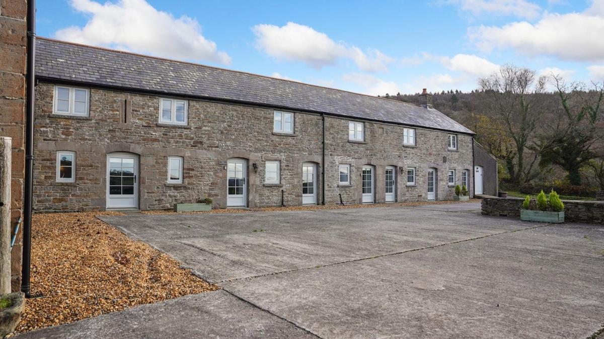 The Dairy With Hot Tub Apartment