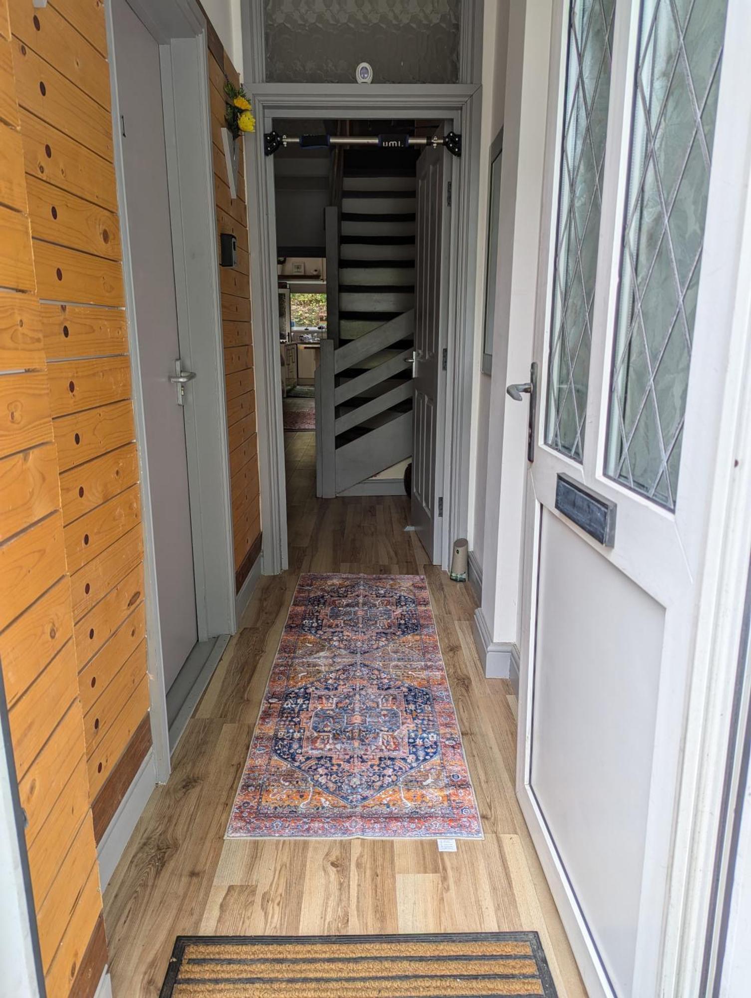 R3 - Cozy Small Double - & Access, Wifi, Free Parking - Self Catering Swansea