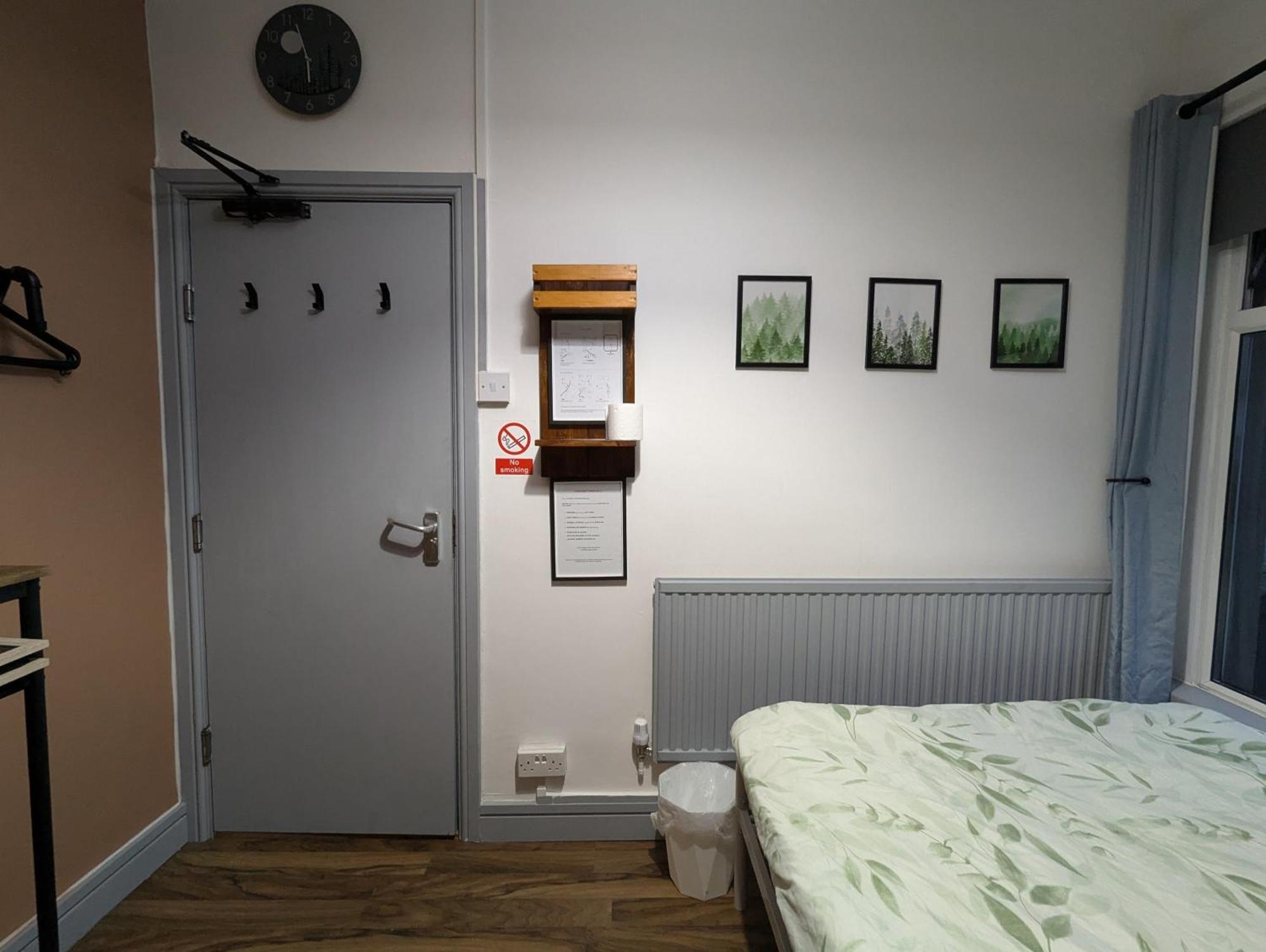 Homestay R3 - Cozy Small Double - & Access, Wifi, Free Parking - Self Catering