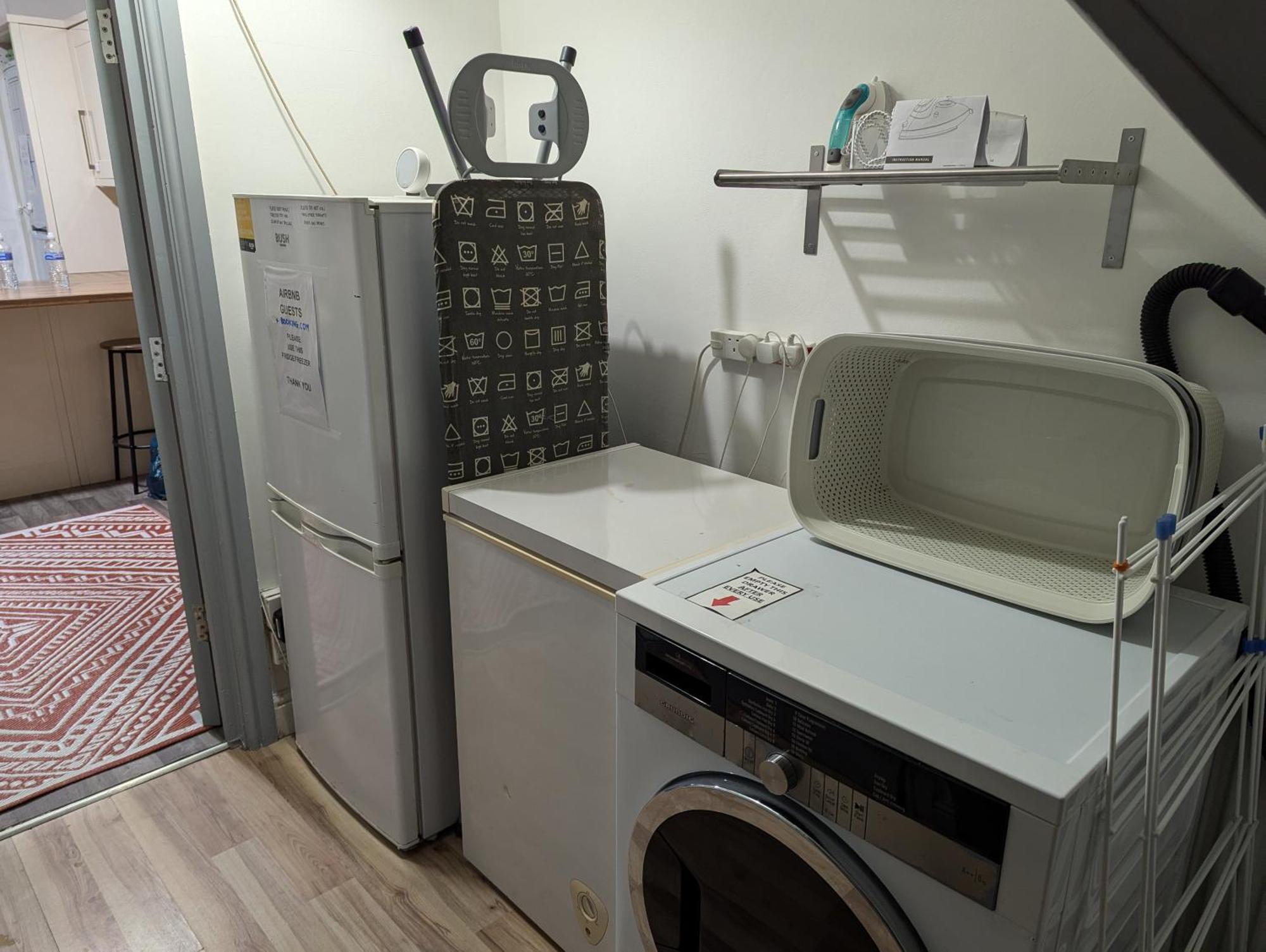 Homestay R3 - Cozy Small Double - & Access, Wifi, Free Parking - Self Catering Swansea