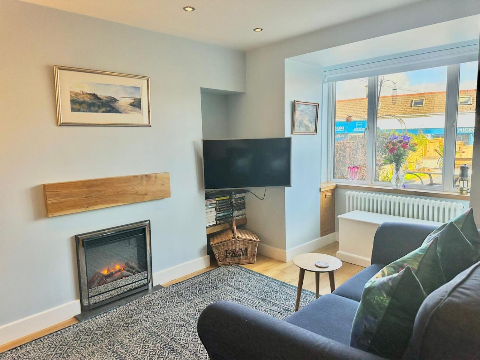 Holiday home Pass The Keys Stylish Mumbles Getaway-parking Heart Of Village *