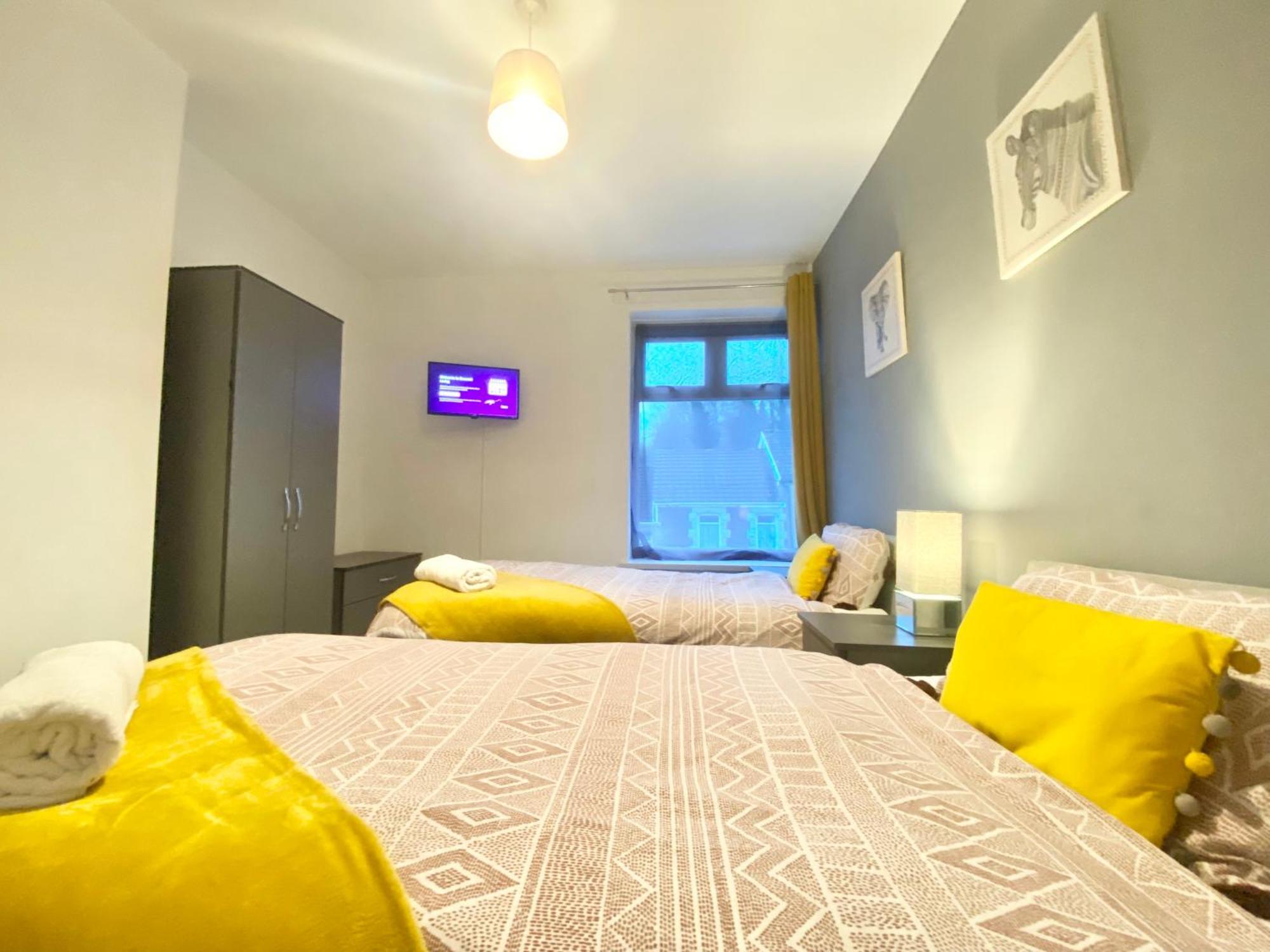 Casa de férias Emerald Living, 4 Bedrooms In The Heart Of Swansea, Close To Beaches! *