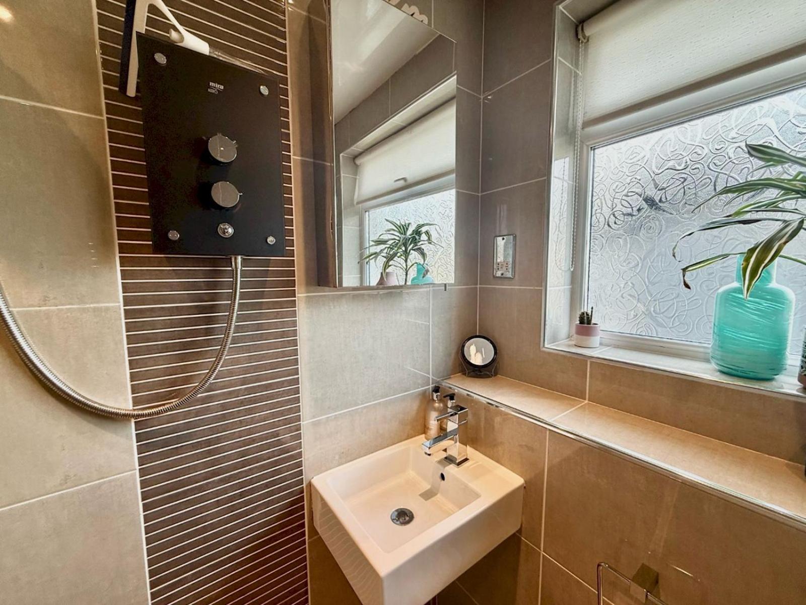 Pass The Keys Sarlou Close Limeslade Bay Coastal Getaway Holiday home