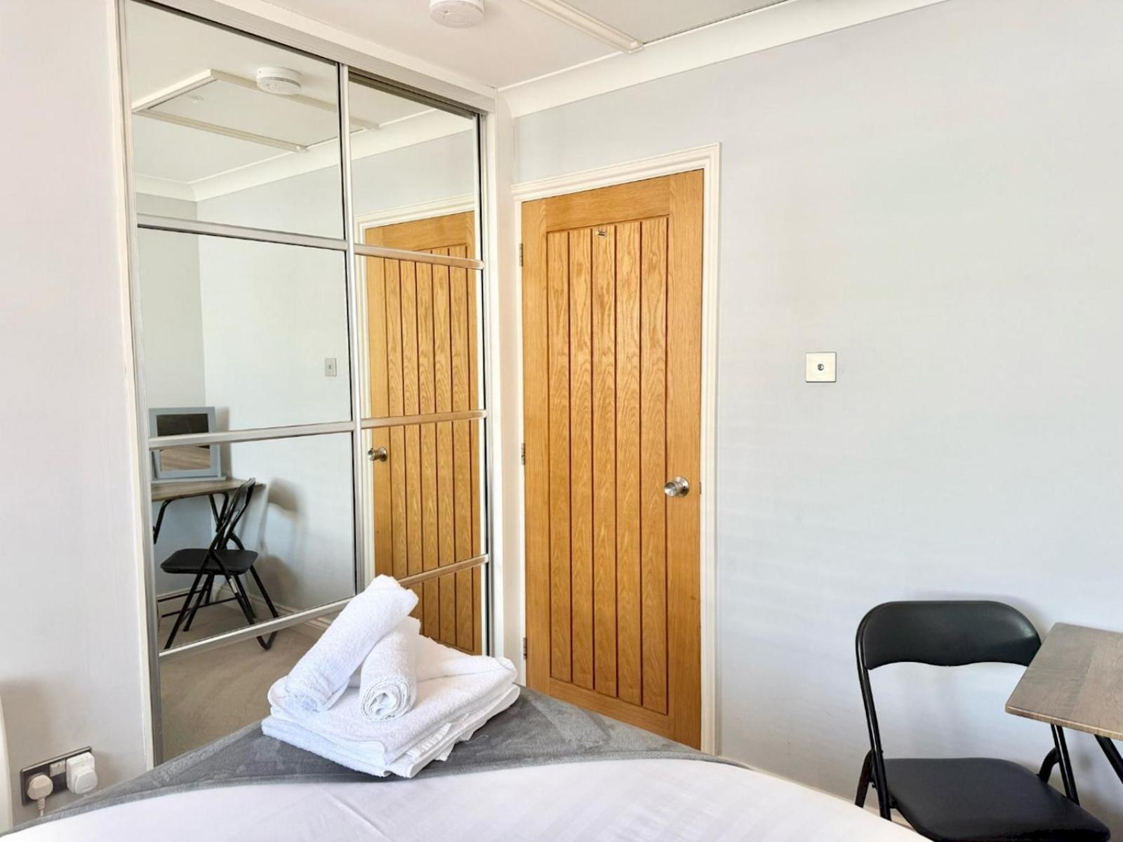 Pass The Keys Sarlou Close Limeslade Bay Coastal Getaway Holiday home Swansea