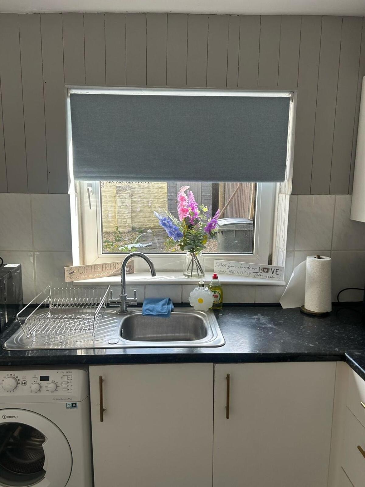 Charming 3-Bedroom With Large Hot-Tub, Free Parking & Pet Friendly