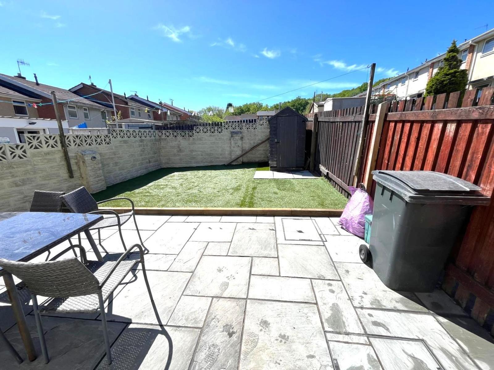 Charming 3-Bedroom With Large Hot-Tub, Free Parking & Pet Friendly * Swansea