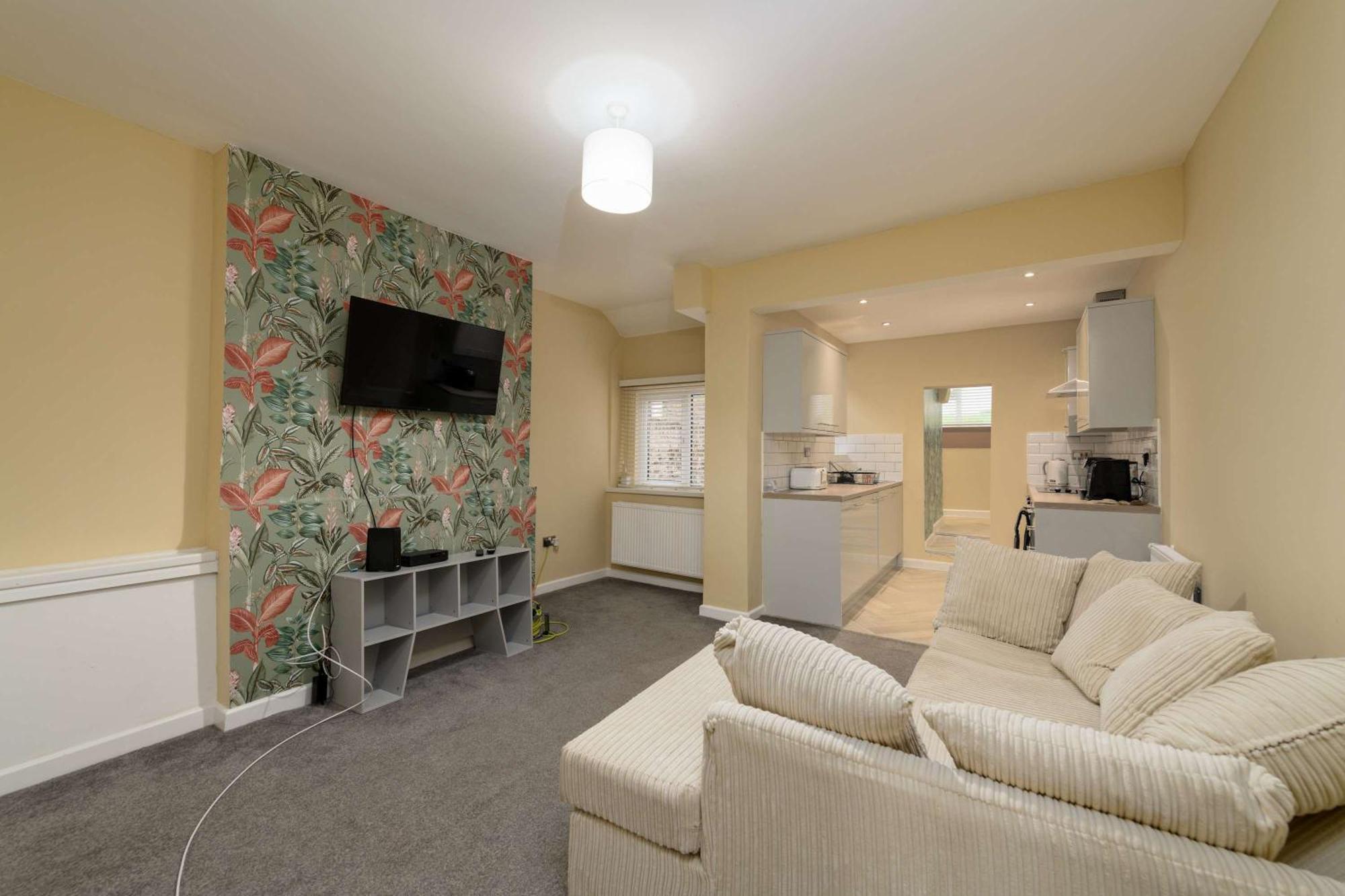 Apartment Welcoming & Pet-friendly 3-bed House With Garden *