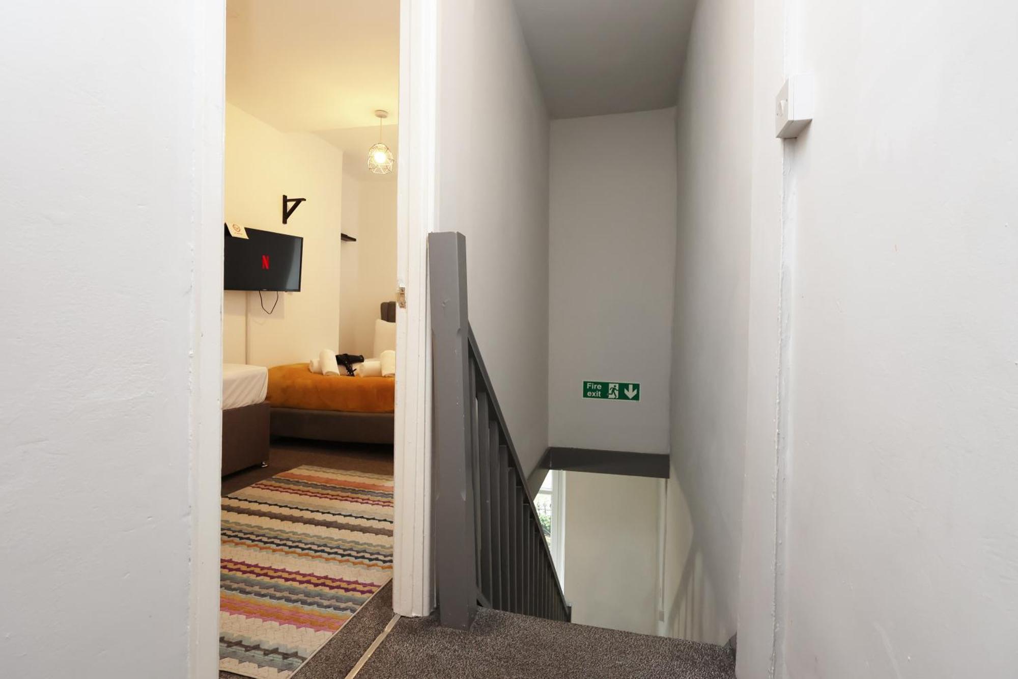 City, Sleeps 5, Tv Every Holiday home Swansea