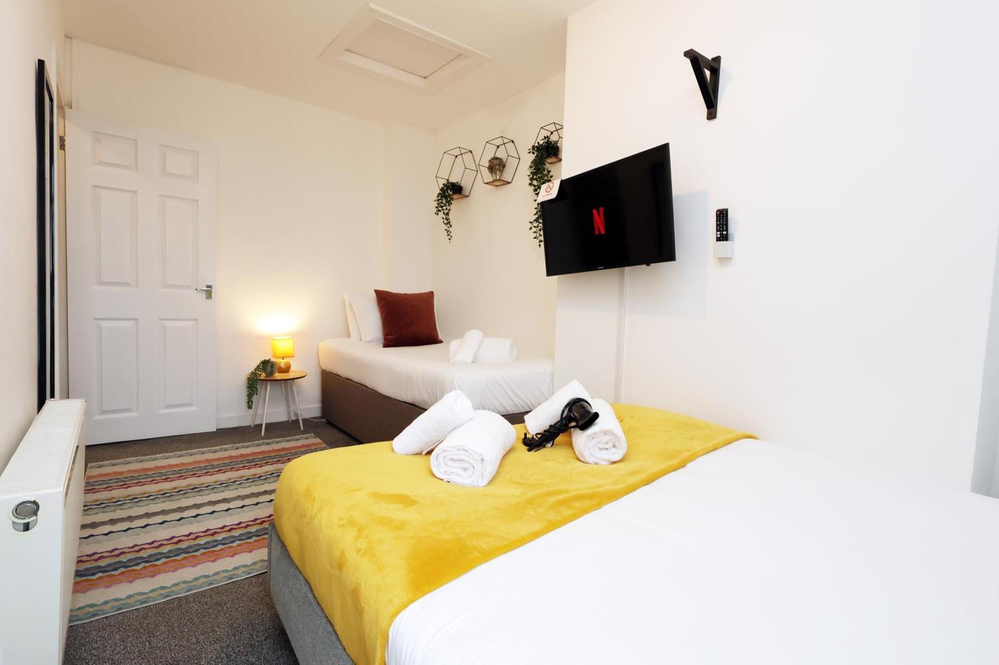 City, Sleeps 5, Tv Every *