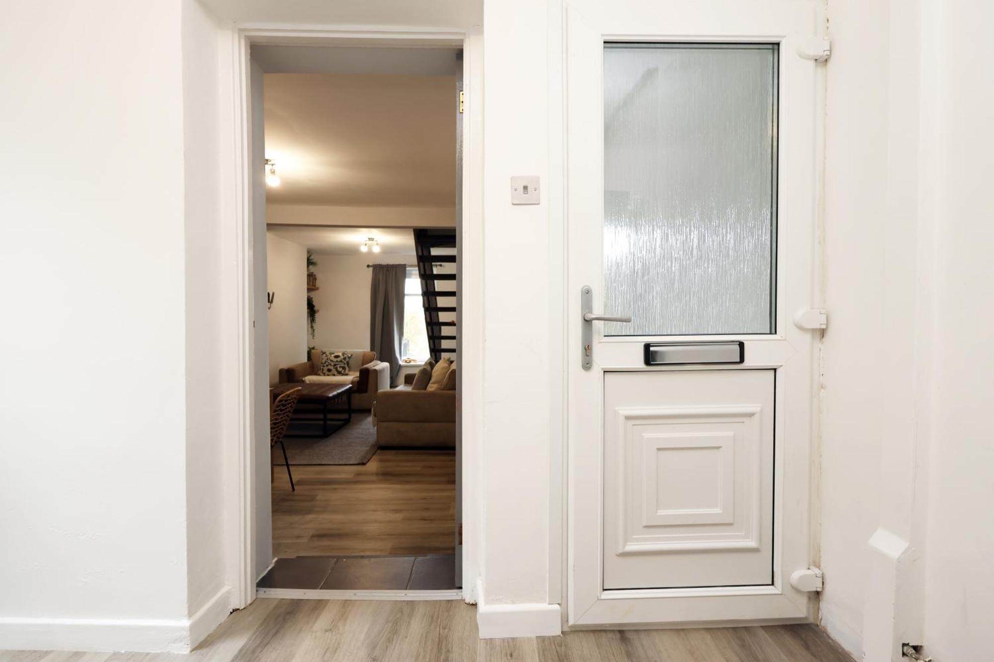 City, Sleeps 5, Tv Every Holiday home
