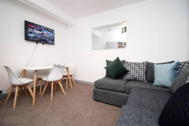 Centre, Parking, Smart Tv's In Swansea