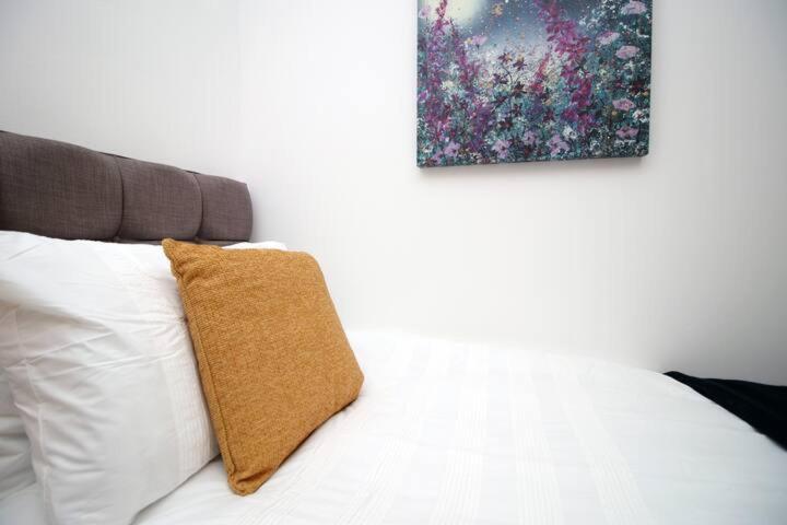 Centre, Parking, Smart Tv's In Apartment *