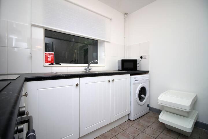 Centre, Parking, Smart Tv's In Apartment Swansea