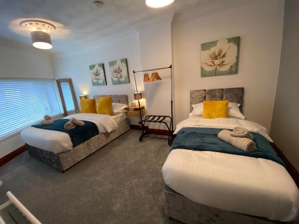 Cosy 2 Bed Flat In - Away From
