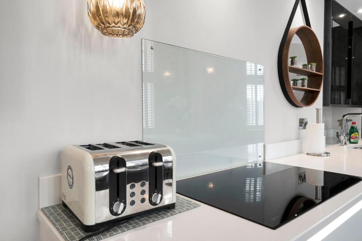 Modern & Unique - & Access Apartment Swansea
