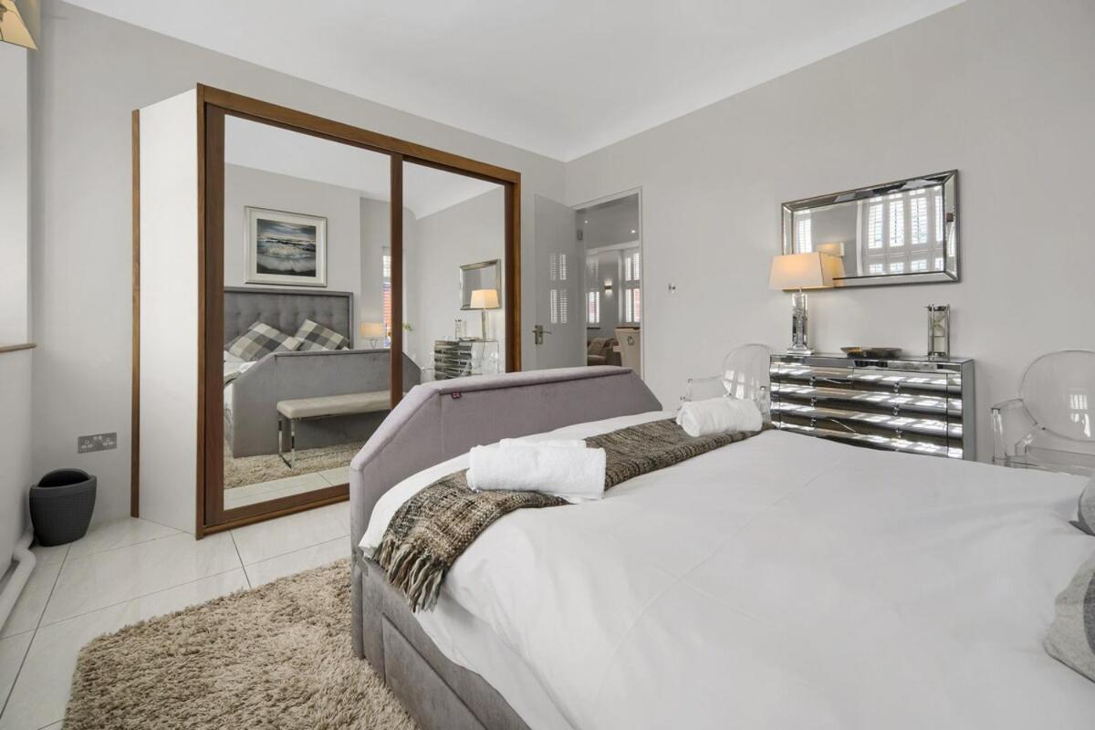 Apartment Luxury & Modern - - Access - Wind St Swansea