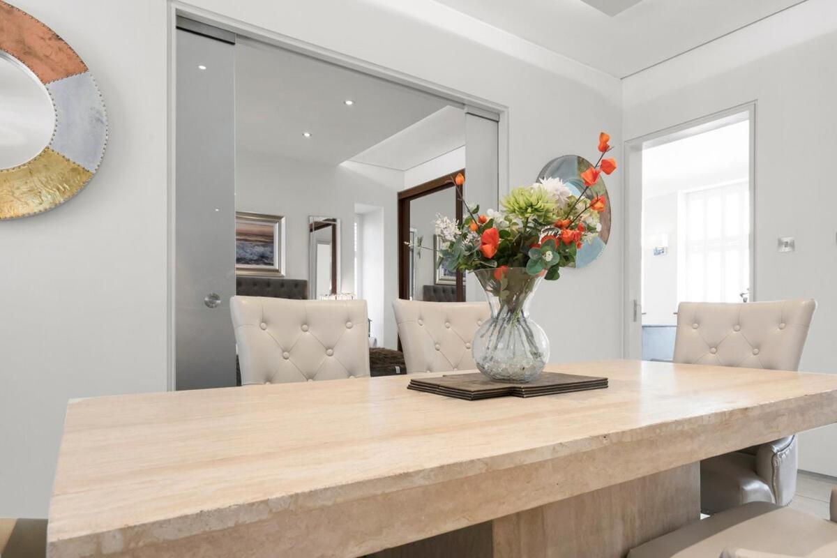 Luxury & Modern - - Access - Wind St Swansea