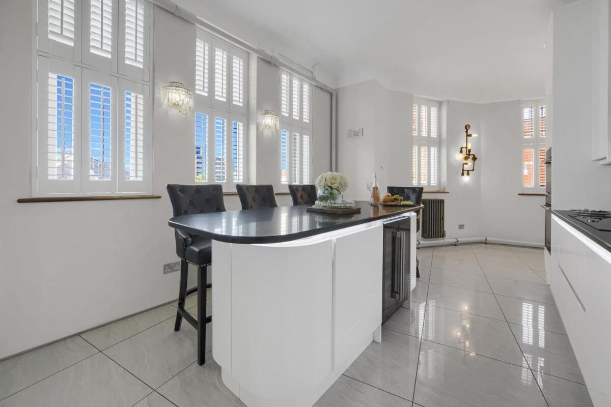Apartment Luxury & Modern - - Access - Wind St Swansea