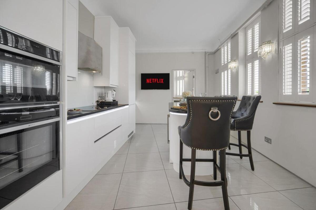 Luxury & Modern - - Access - Wind St * Swansea