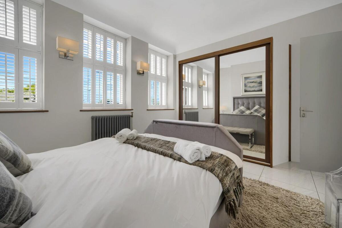 Luxury & Modern - - Access - Wind St Apartment