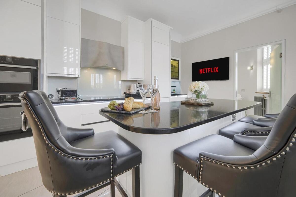 Apartment Luxury & Modern - - Access - Wind St Swansea