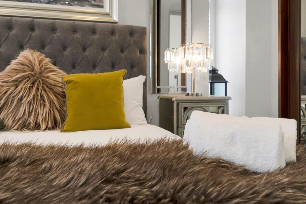 Luxury & Modern - - Access - Wind St Apartment Swansea