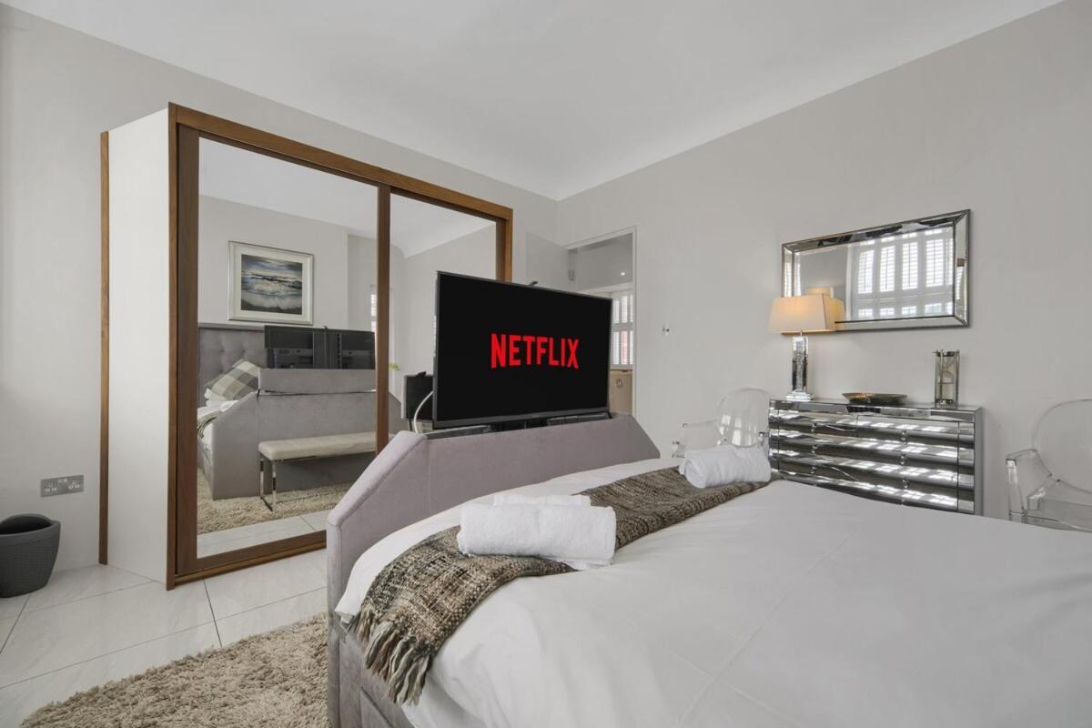 Luxury & Modern - - Access - Wind St * Swansea
