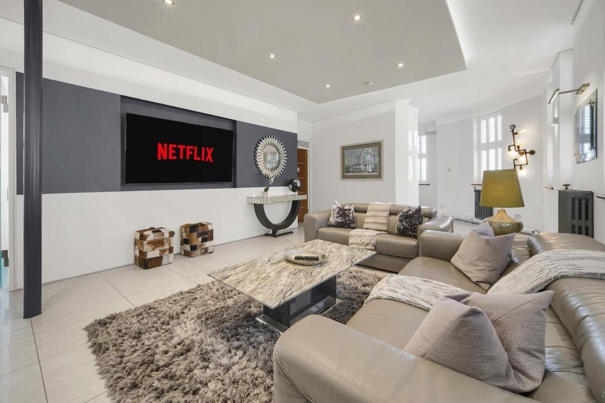 Luxury & Modern - - Access - Wind St Apartment Swansea