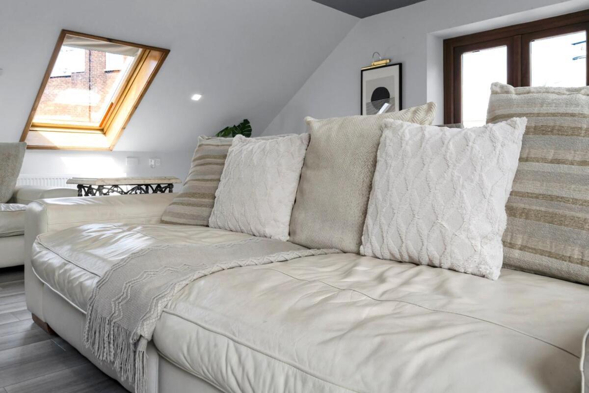 Luxury Penthouse - - * Swansea