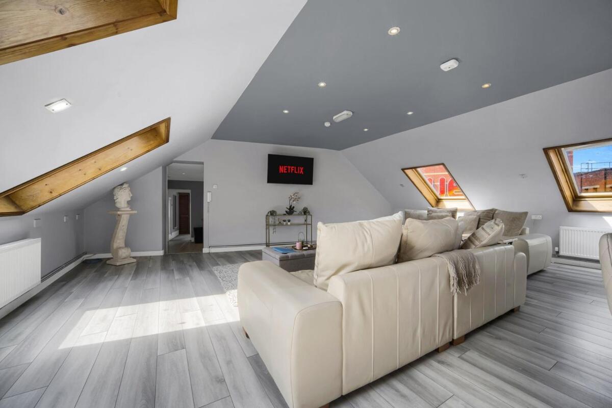 Luxury Penthouse - - *