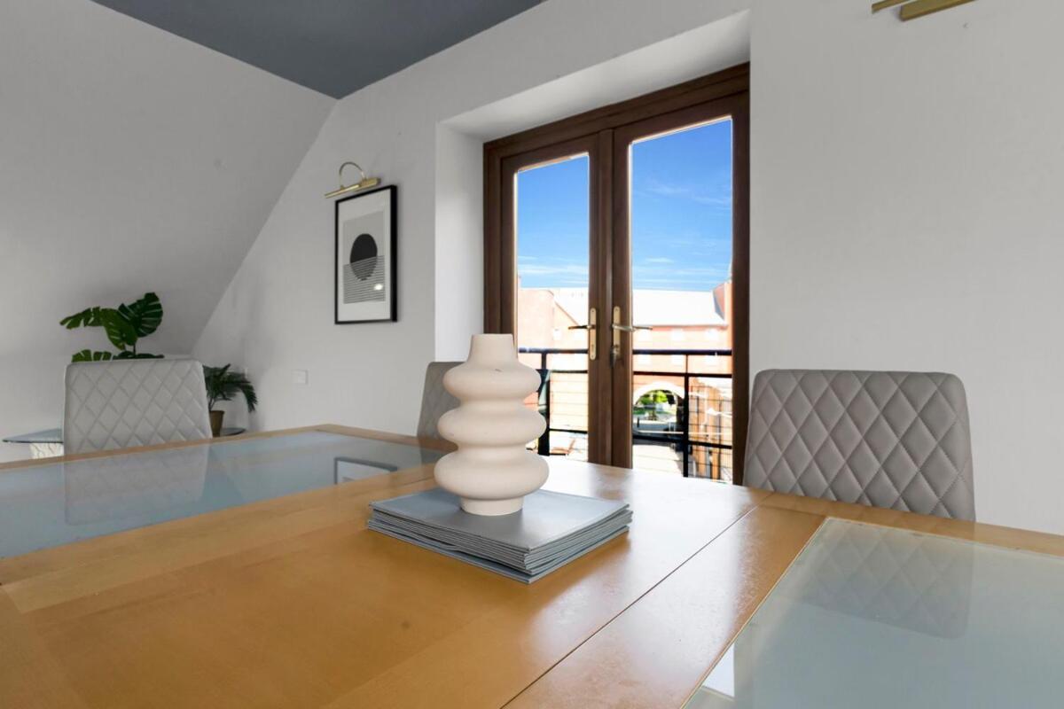 Luxury Penthouse - - * Swansea