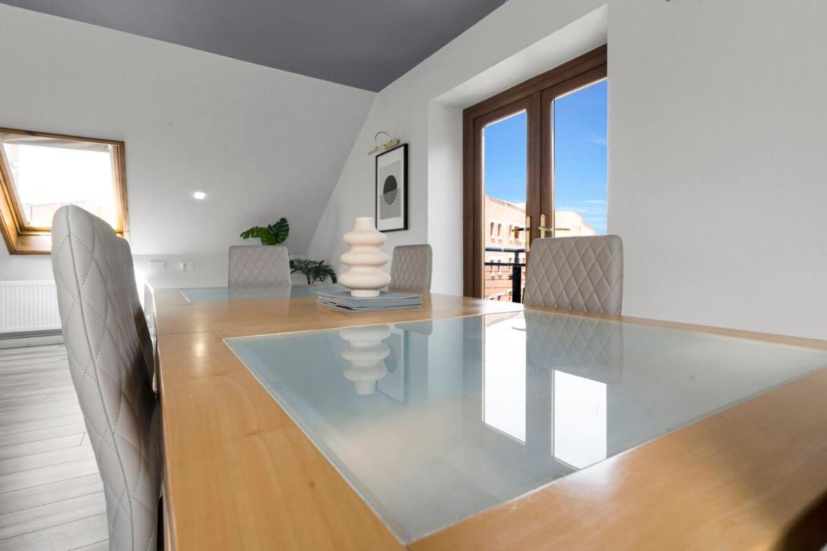 Luxury Penthouse - - * Swansea