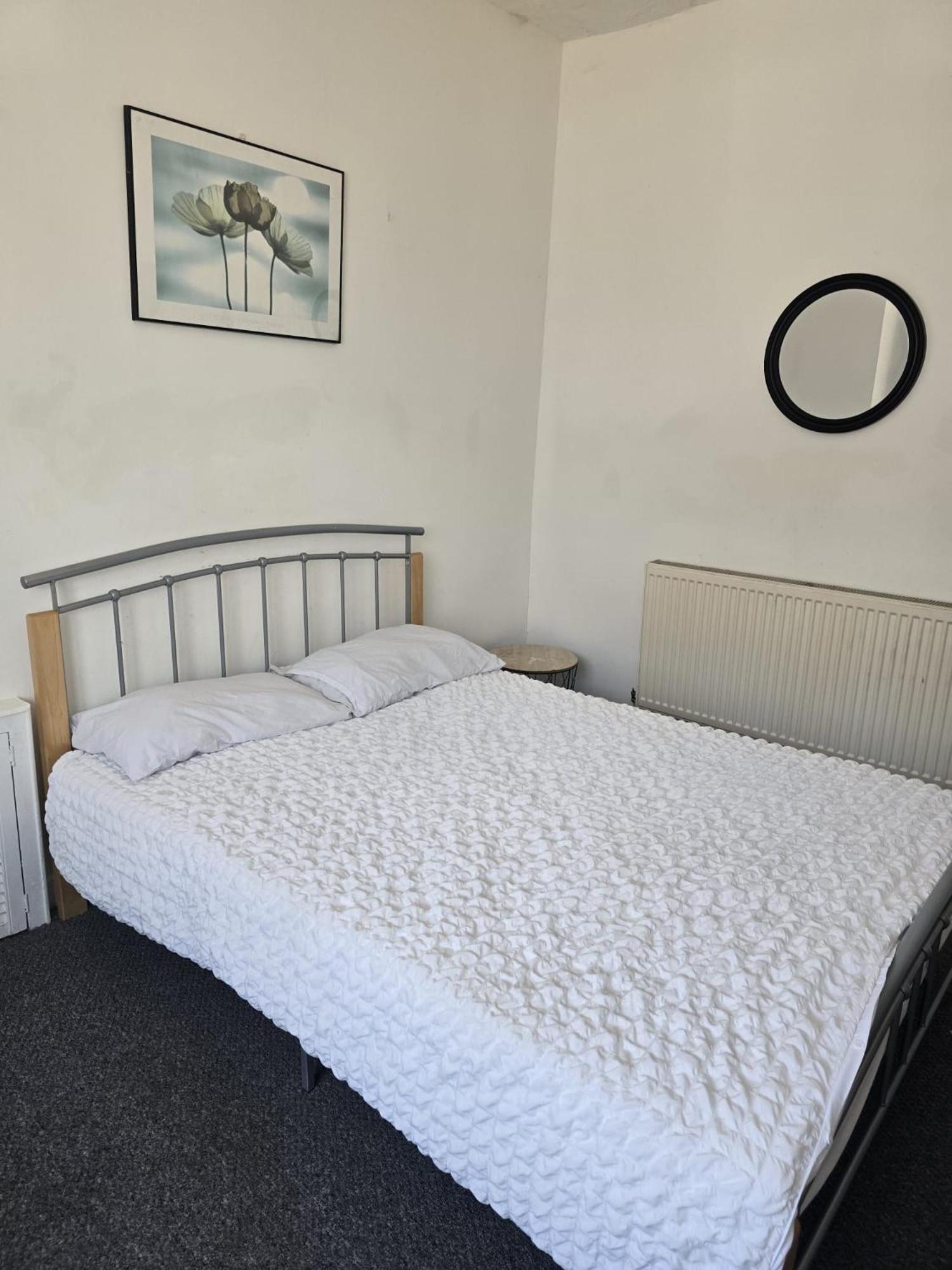 Simple Centre Shared Facility * Swansea