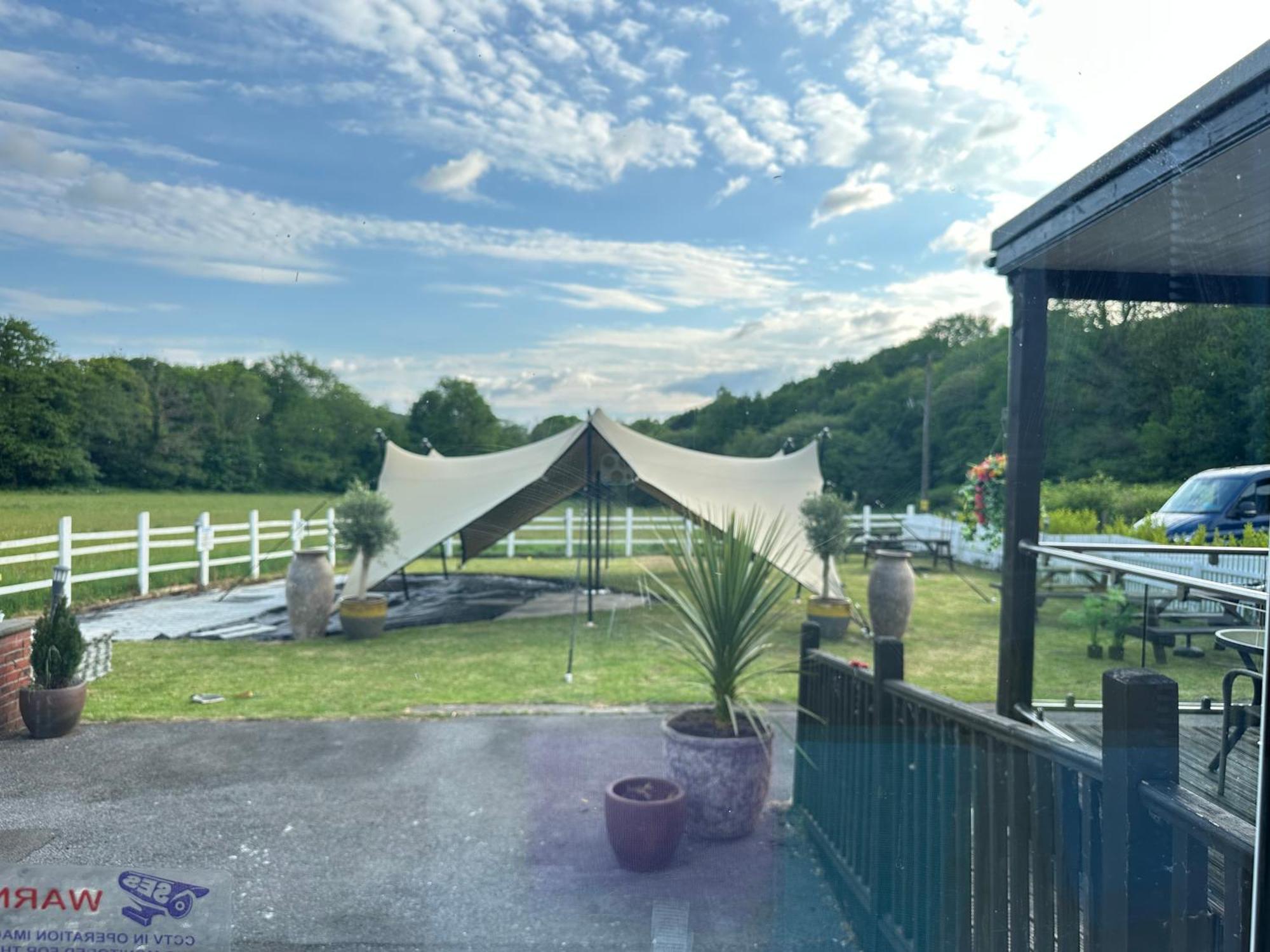 Entire Venue Hire With 8 Bedroom - Your Own Pub Experience Holiday home