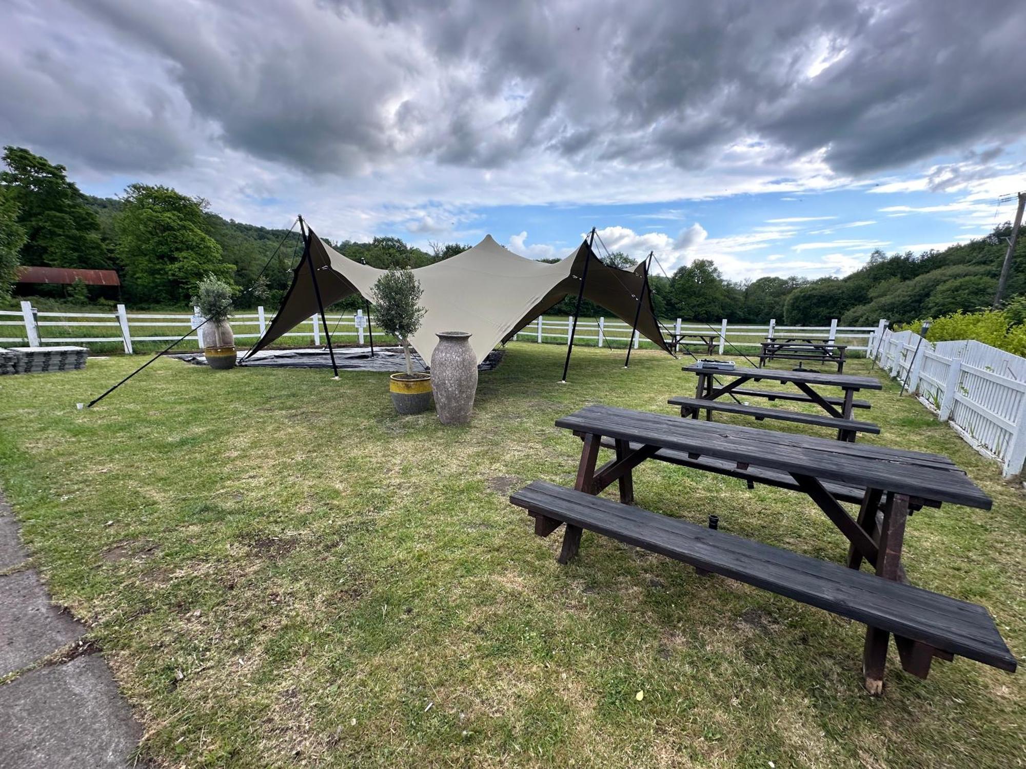 Entire Venue Hire With 8 Bedroom - Your Own Pub Experience Holiday home *