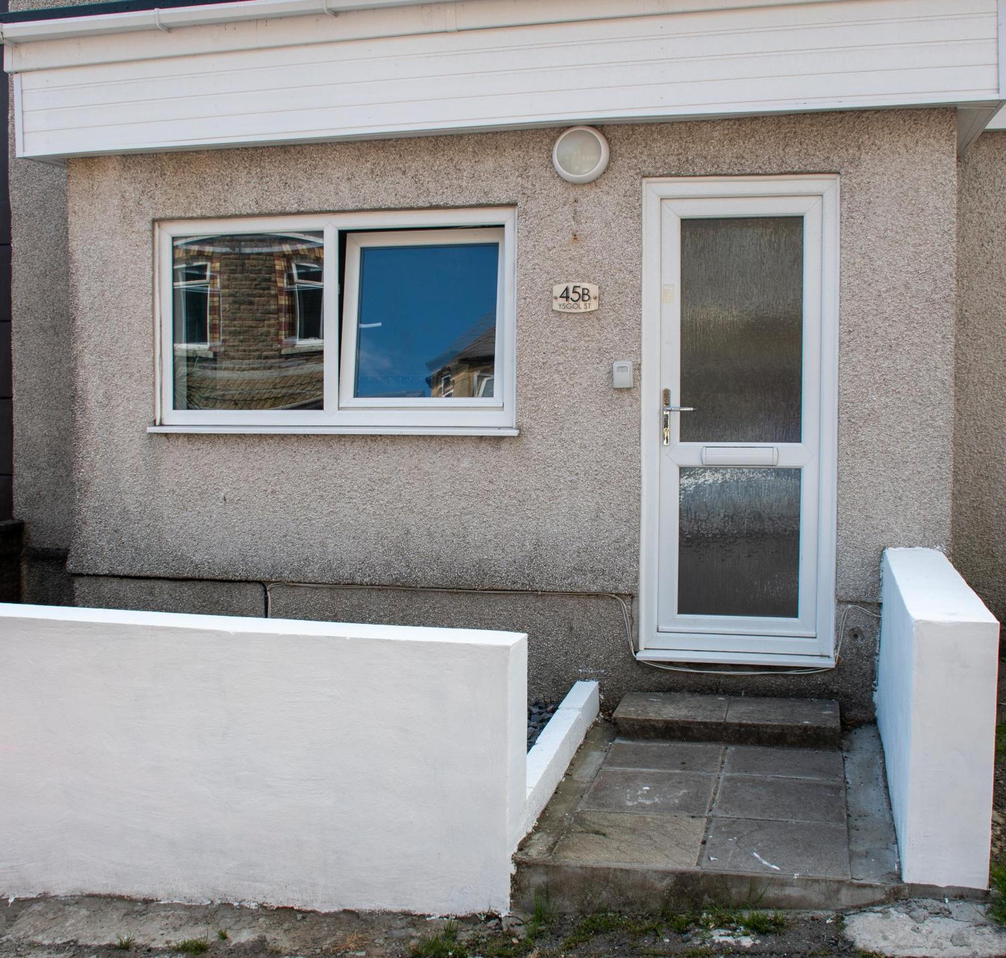 Ysgol Corner By Pj Stays Swansea