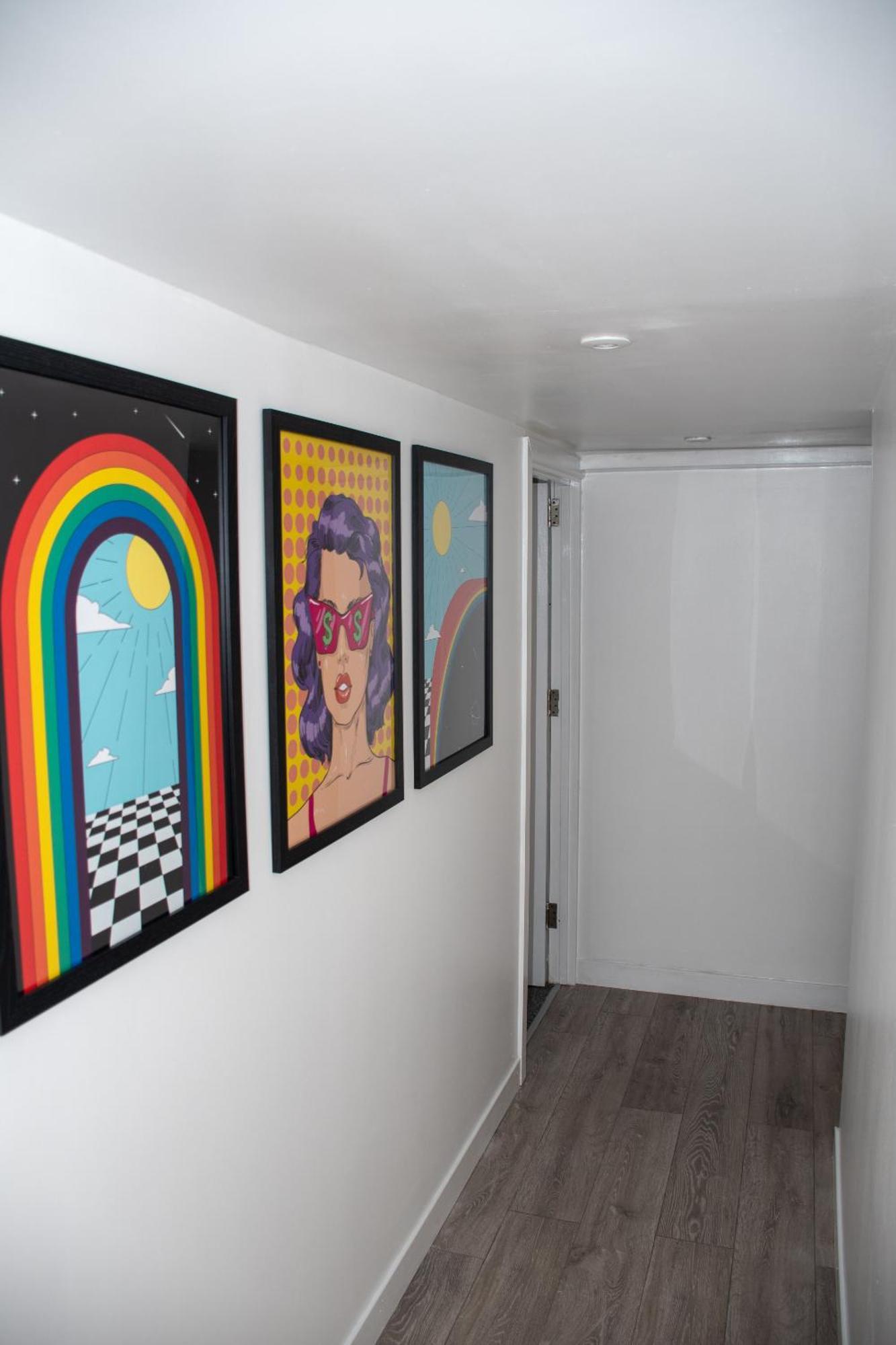 Ysgol Corner By Pj Stays * Swansea