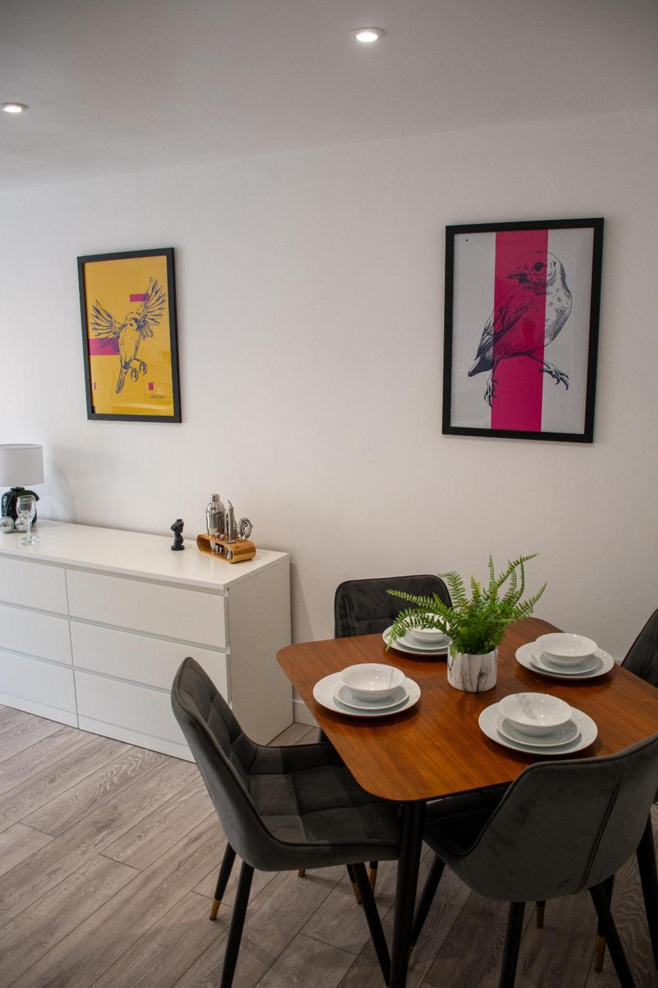 Apartment Ysgol Corner By Pj Stays