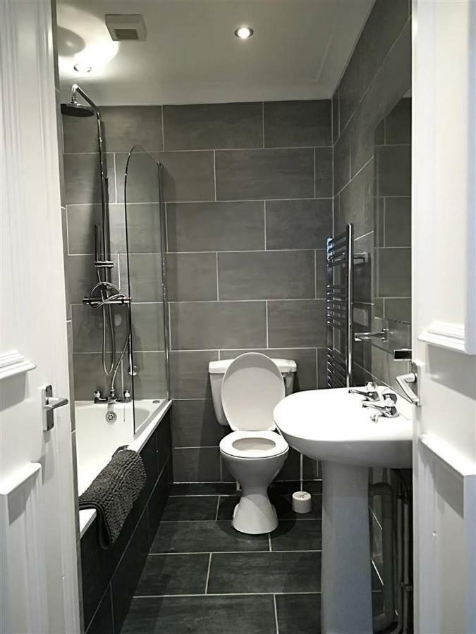 Apartment 1 Bedroom Modern Apartment, Uplands, *