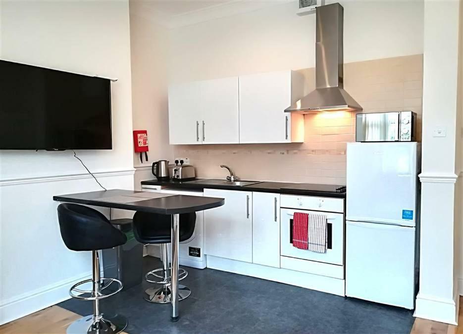 1 Bedroom Modern Apartment, Uplands, Apartment Swansea
