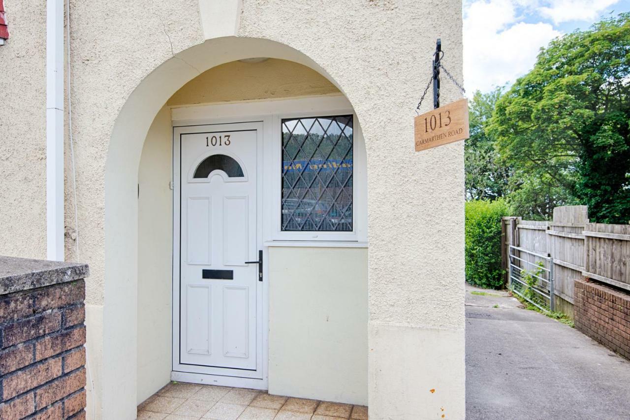 Apartment Off Road Parking, Garden, Tv In Every Swansea