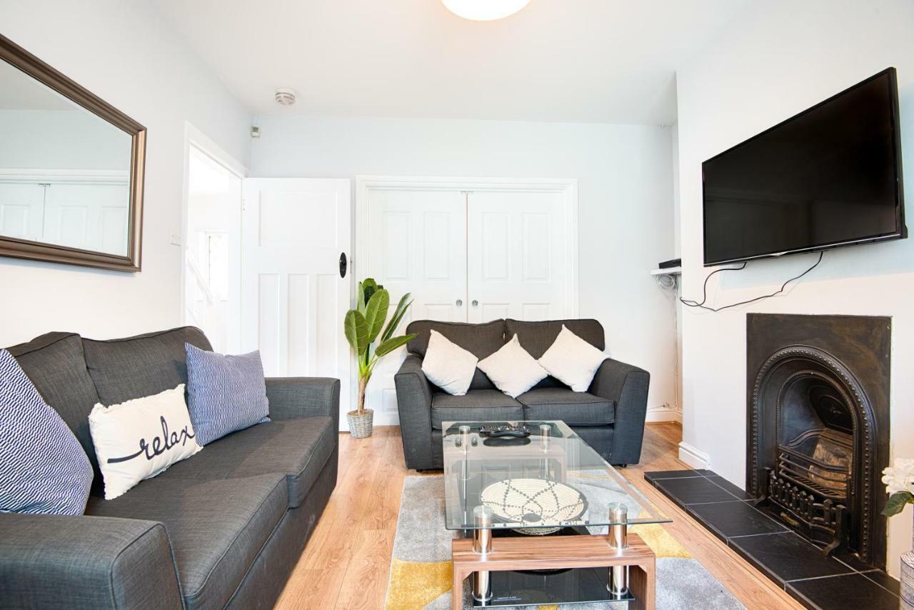 Off Road Parking, Garden, Tv In Every Swansea