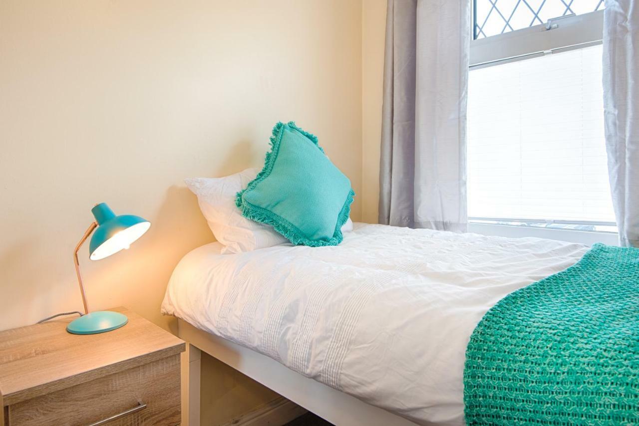 Off Road Parking, Garden, Tv In Every Apartment *