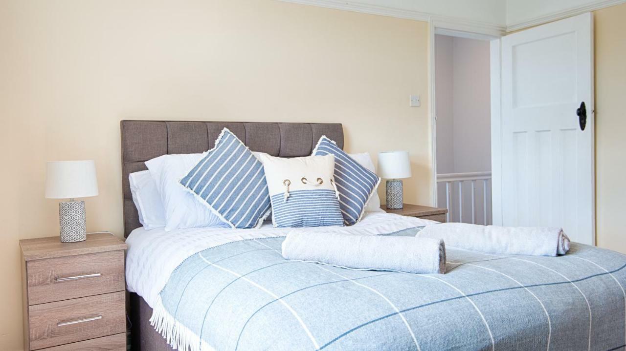 Apartment Off Road Parking, Garden, Tv In Every Swansea