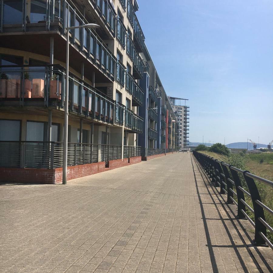 Apartment Bay, Marina & Arena View Mins To &