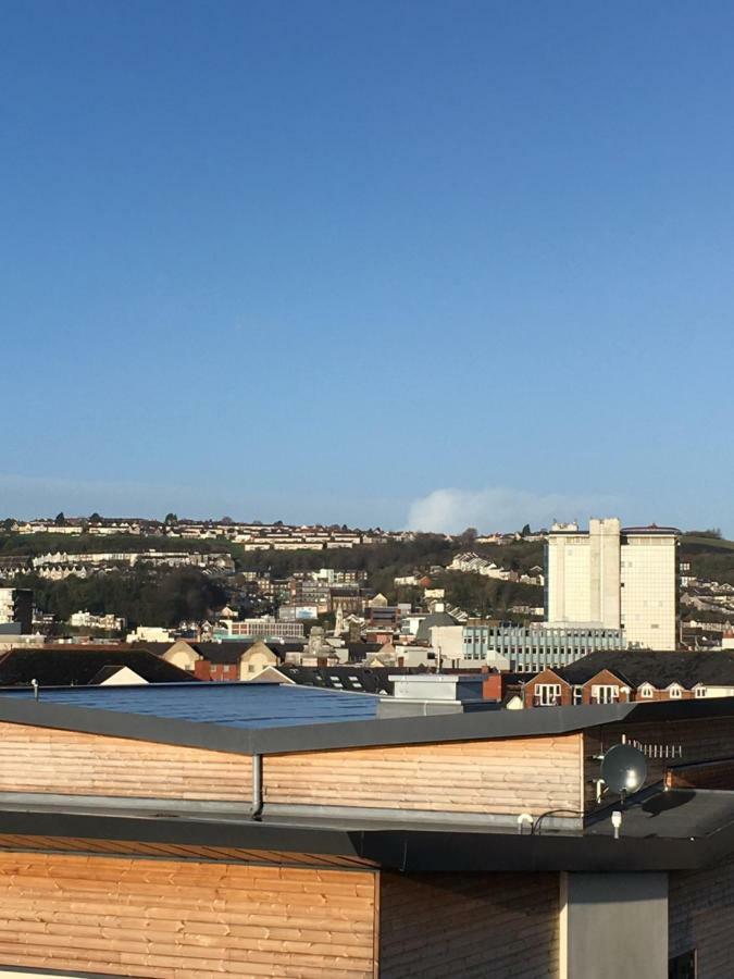 Bay, Marina & Arena View Mins To & Apartment Swansea