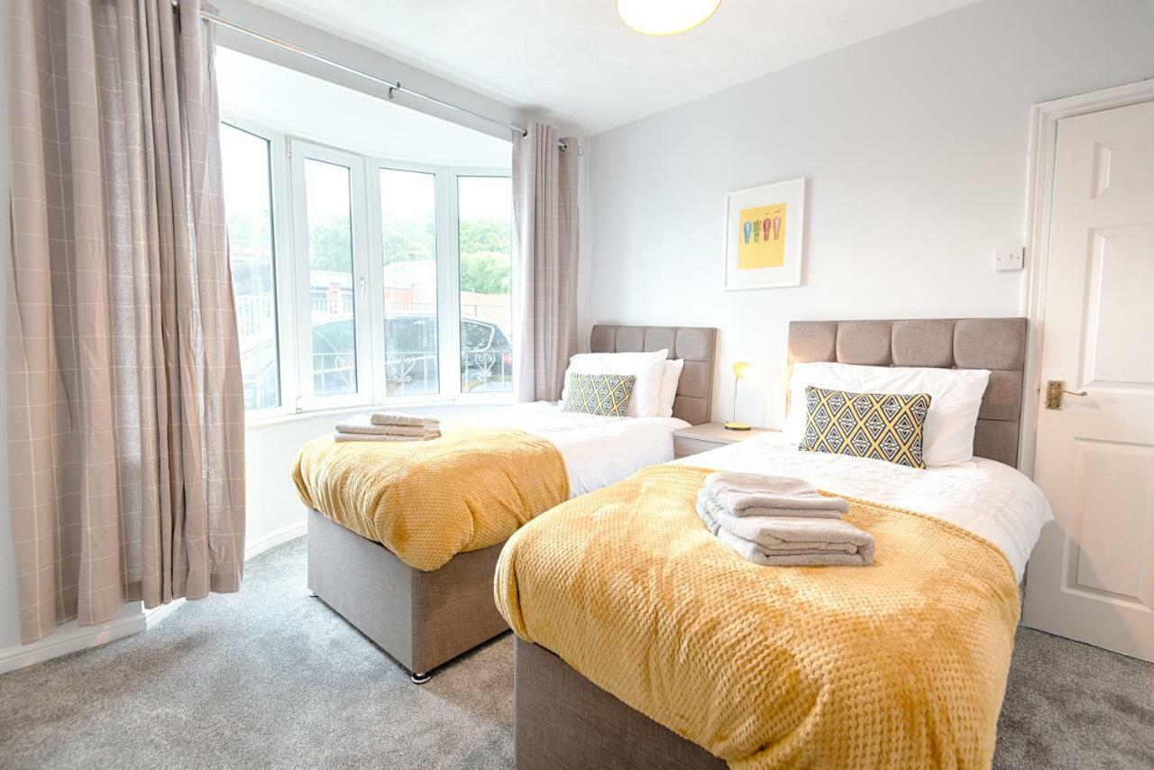 Off Road Parking, Garden, Tv In Every Holiday home Swansea