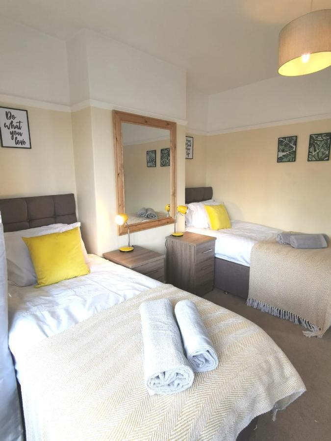 Off Road Parking, Garden, Tv In Every Swansea